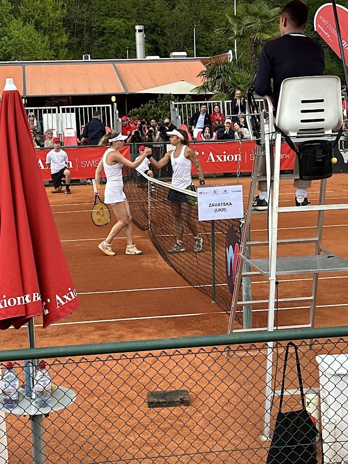 Stretta di mano finale - Julia campionessa